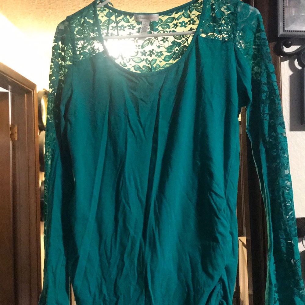 Size large maternity shirt
